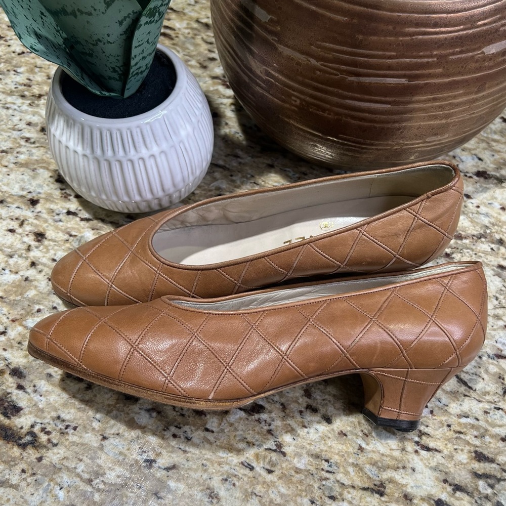 Chanel Quilted Tan Brown Leather Almond Toe Pumps 36 100% Authentic